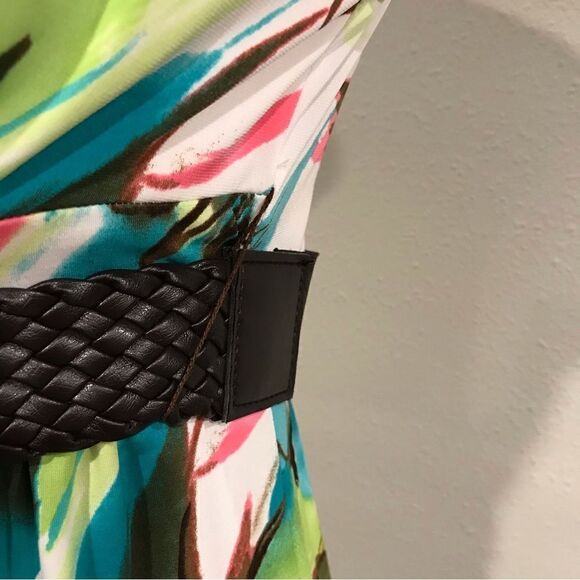 Short sleeve floral dress with belt - Picture 6 of 13